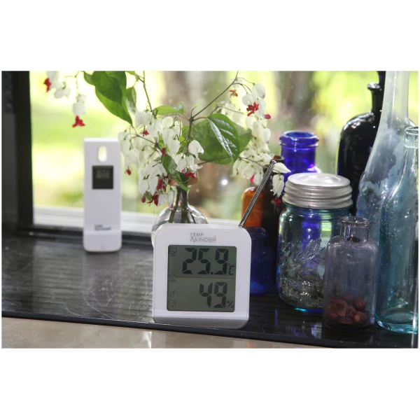 Long Range Indoor/Outdoor Thermometer/Hygrometer in White (MRI-822MXW)